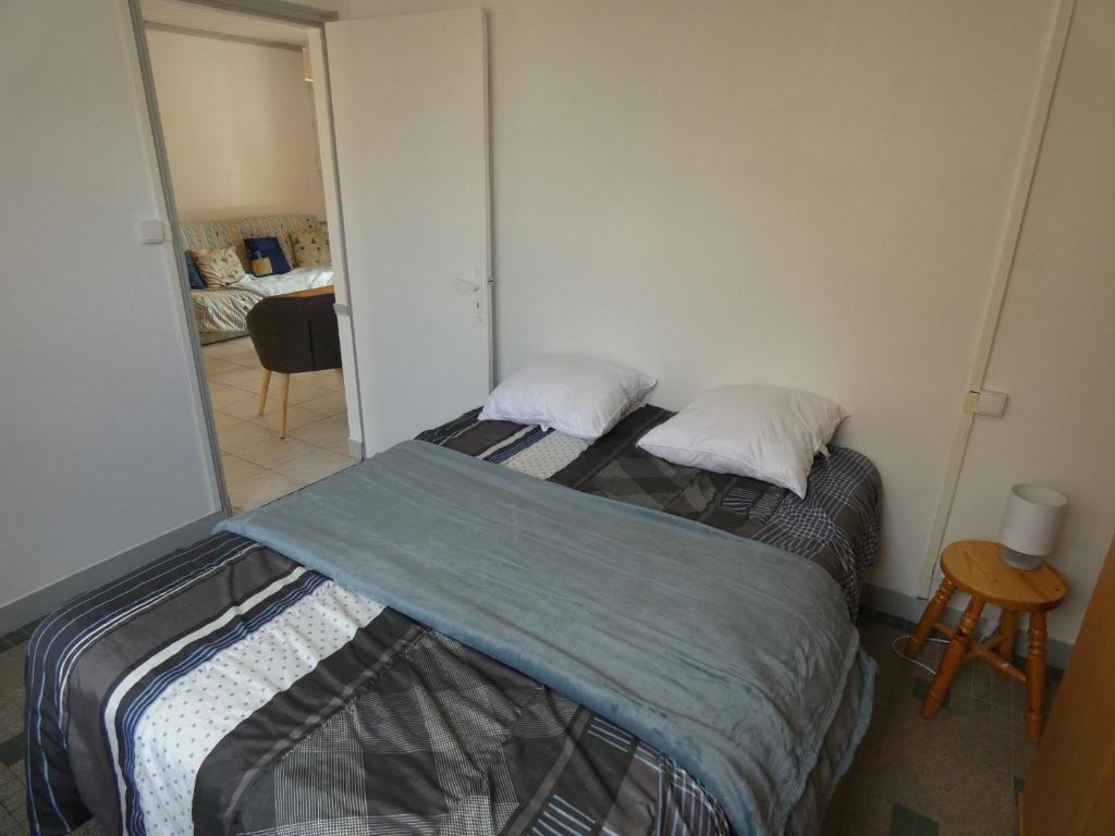 Posteľ alebo postele v izbe v ubytovaní Maison à 700m de la plage, 4 chambres, WIFI, animaux acceptés - Notre-Dame-de-Monts - FR-1-540-175