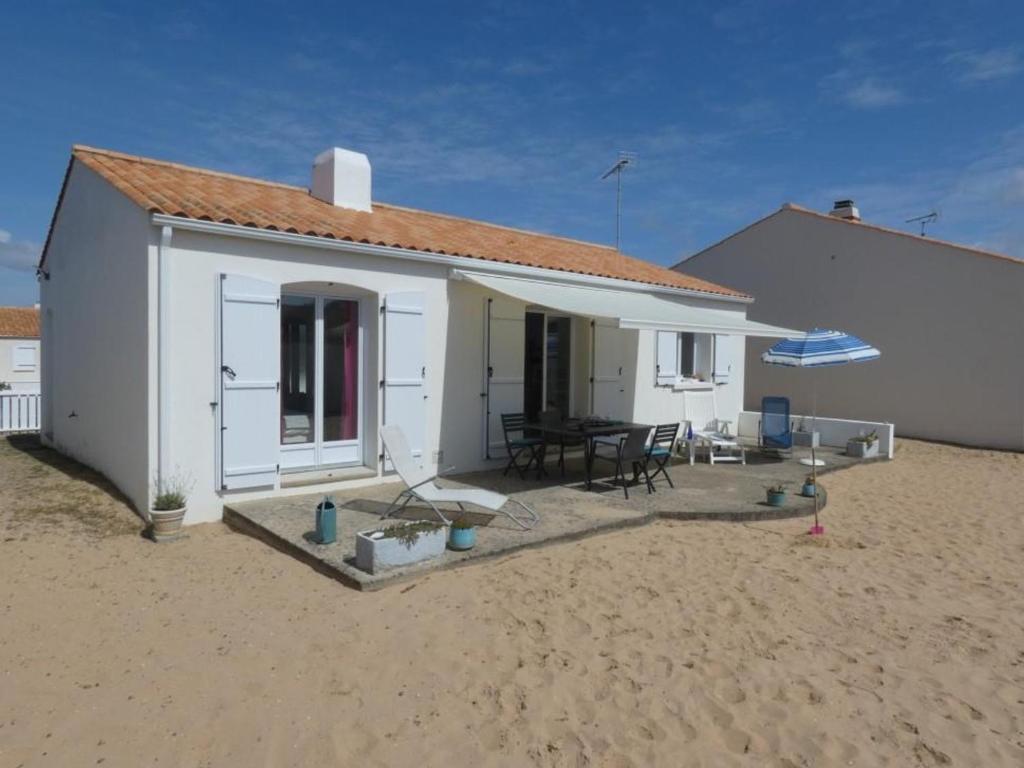 Photo de la galerie de l'établissement Maison moderne à Notre-Dame-de-Monts - 6 pers, jardin clos, animaux ok - Proche plages et activités - FR-1-540-229, à Notre-Dame-de-Monts