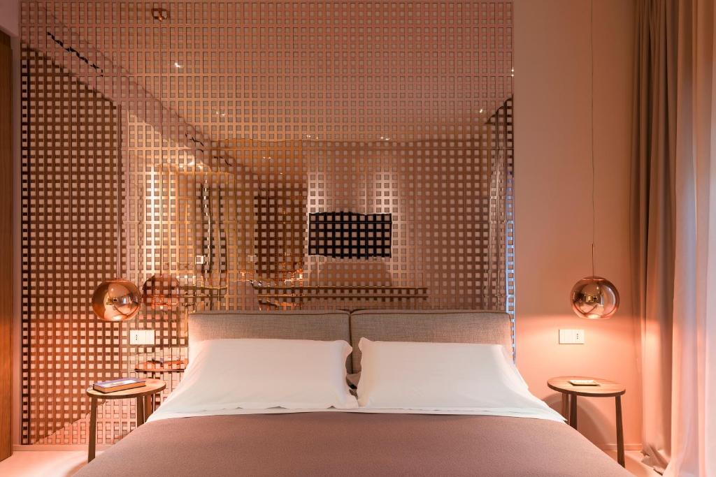 Postel nebo postele na pokoji v ubytování Taormina Infinity Suites