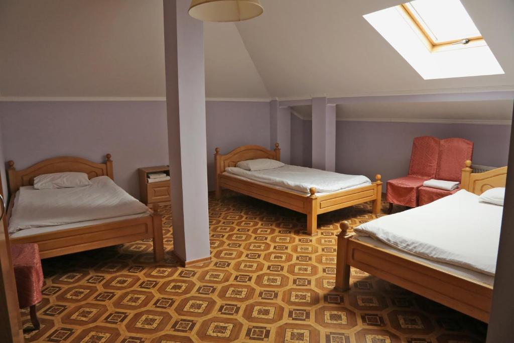 Ένα ή περισσότερα κρεβάτια σε δωμάτιο στο Ekran Hotel