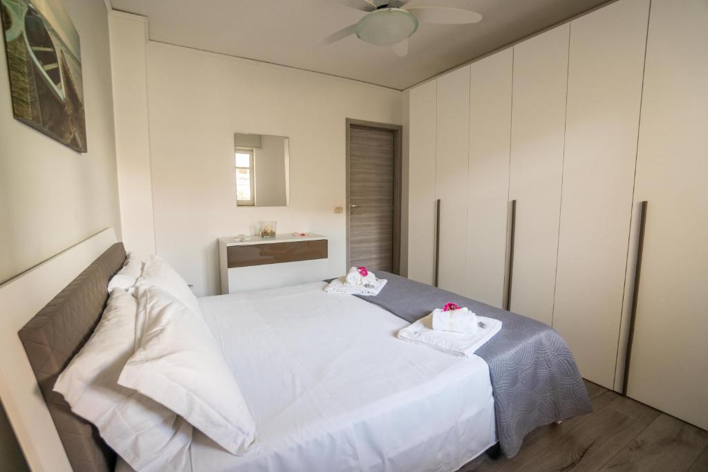 A bed or beds in a room at CapoSud - Appartamento Ancora
