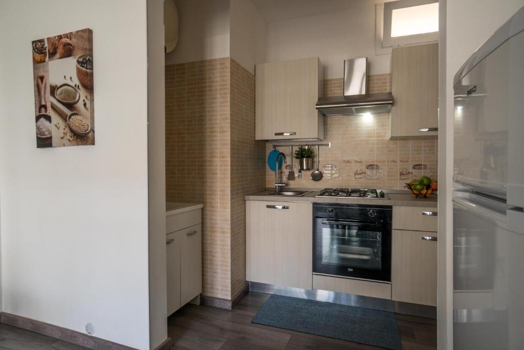 A kitchen or kitchenette at CapoSud - Appartamento Ancora