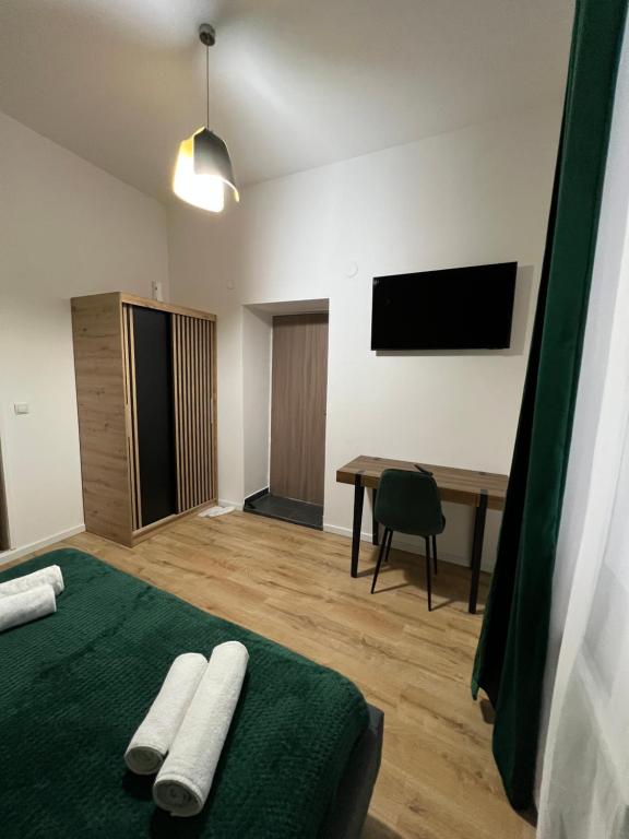 Rúm í herbergi á Homeland Center Cluj