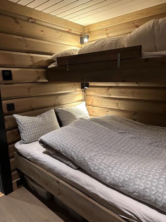 Postel nebo postele na pokoji v ubytování Årebjørnen - Sadelen