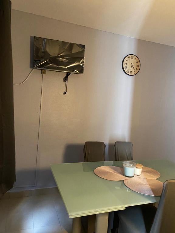 Televízia a/alebo spoločenská miestnosť v ubytovaní Gîtes De La Levée