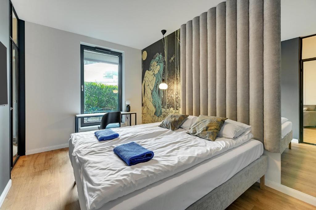 Posteľ alebo postele v izbe v ubytovaní Apartamenty Portova Q4Apartments