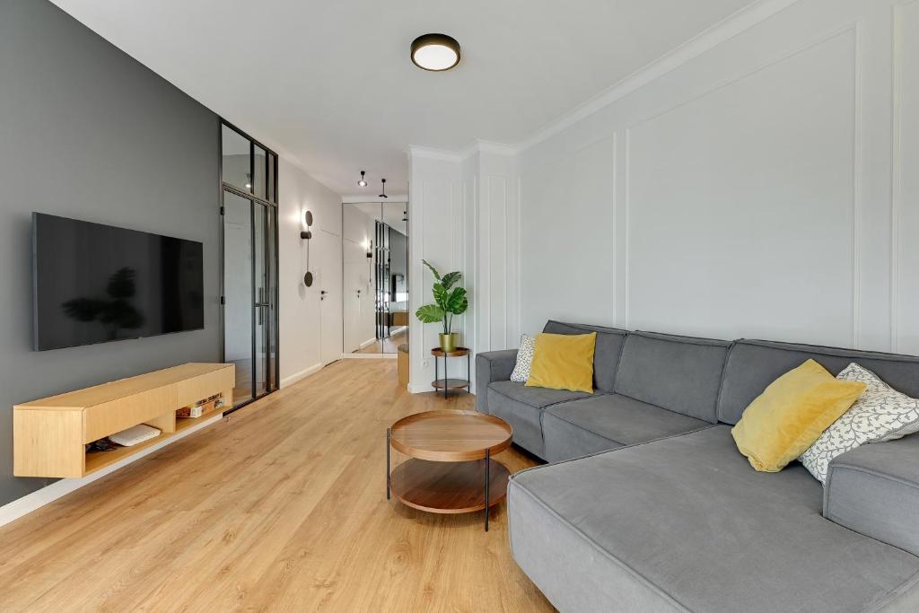 Televízia a/alebo spoločenská miestnosť v ubytovaní Apartamenty Portova Q4Apartments