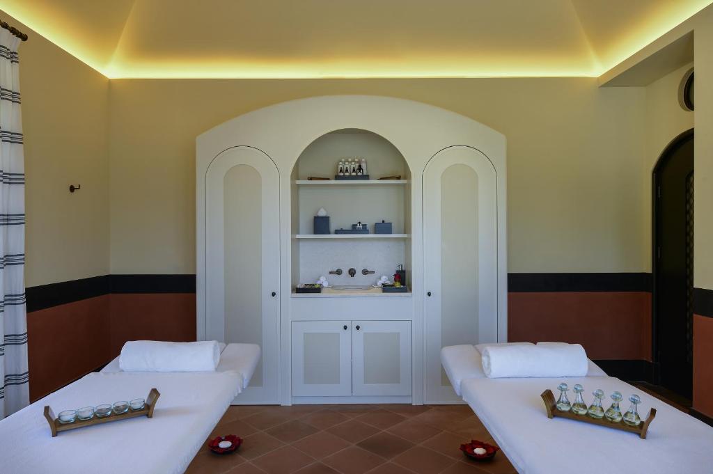 Postel nebo postele na pokoji v ubytování Regent Porto Montenegro