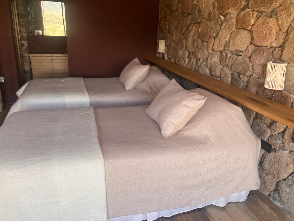 Postel nebo postele na pokoji v ubytování Bendita Piedra Suites, Las Compuertas Lujan de Cuyo