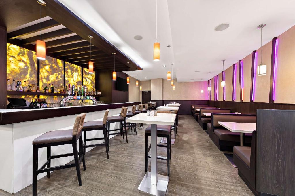 Best Western Plus Toronto North York Hotel & Suites - Resim 39