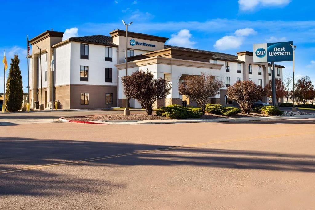a hotel building with a road in front of it at Best Western Gallup West in Gallup