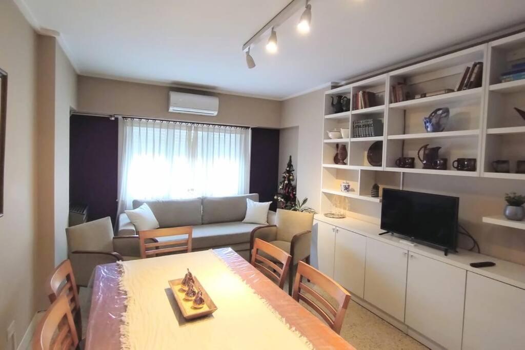 Μια τηλεόραση ή/και κέντρο ψυχαγωγίας στο Departamento La Florita -nivel ejecutivo-