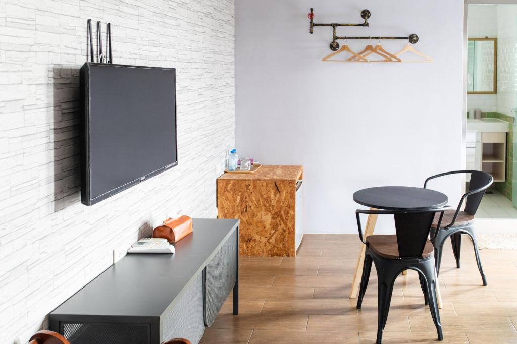 TV a/nebo společenská místnost v ubytování Say Yeah Inn