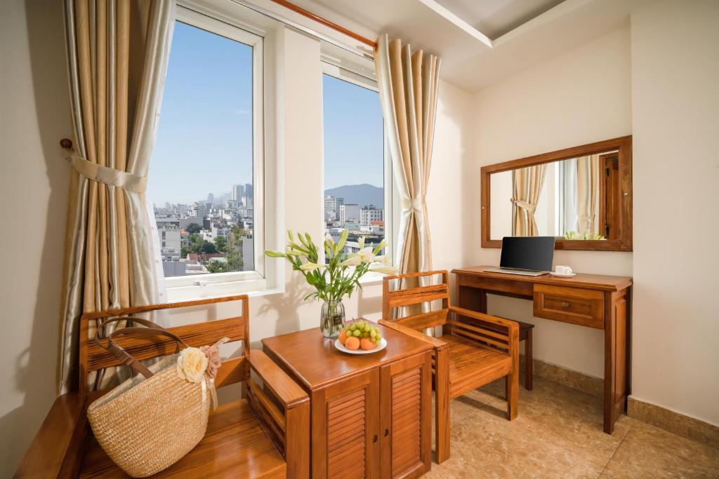 Nespecifikovaný výhled na hory nebo výhled na hory při pohledu z hotelu