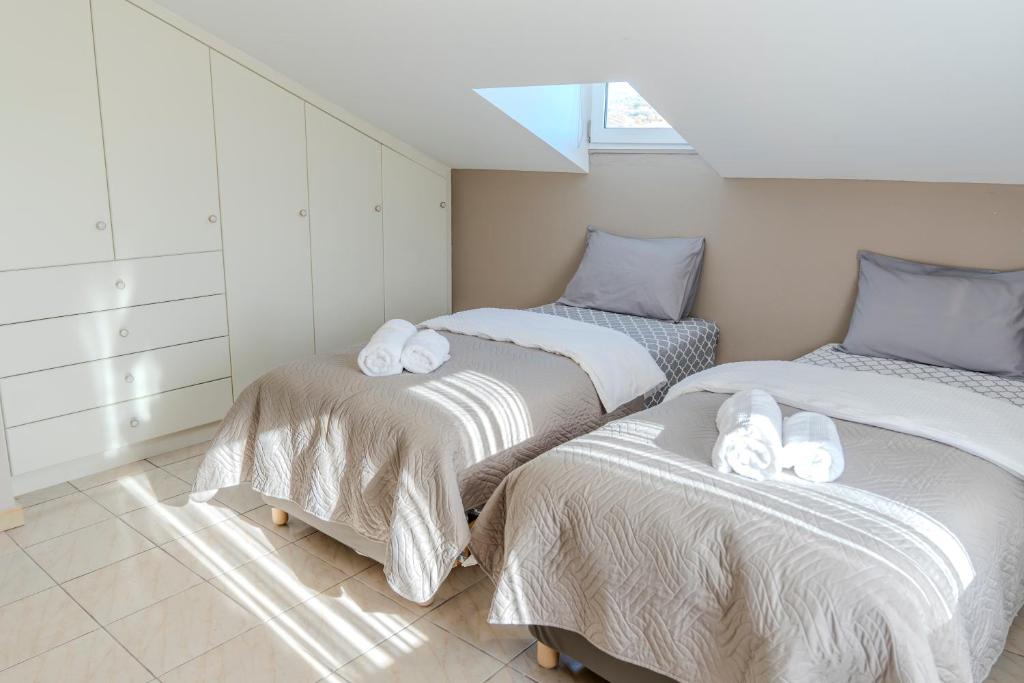 Georgina's Meteora Loft Apartment - 14