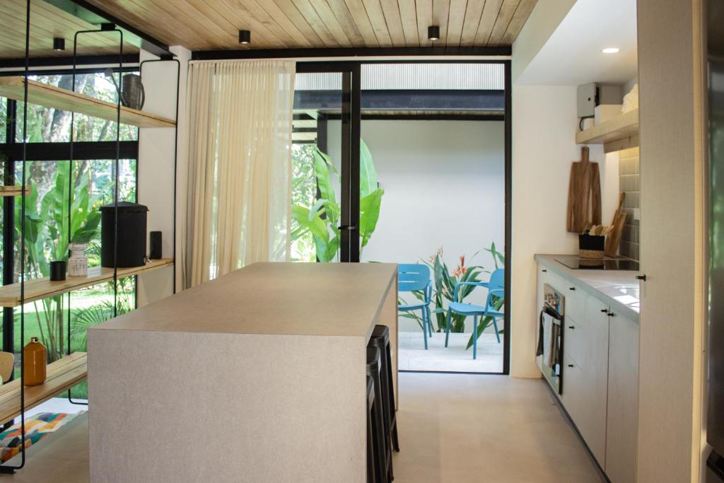 Kuchyň nebo kuchyňský kout v ubytování D'Palm Villas