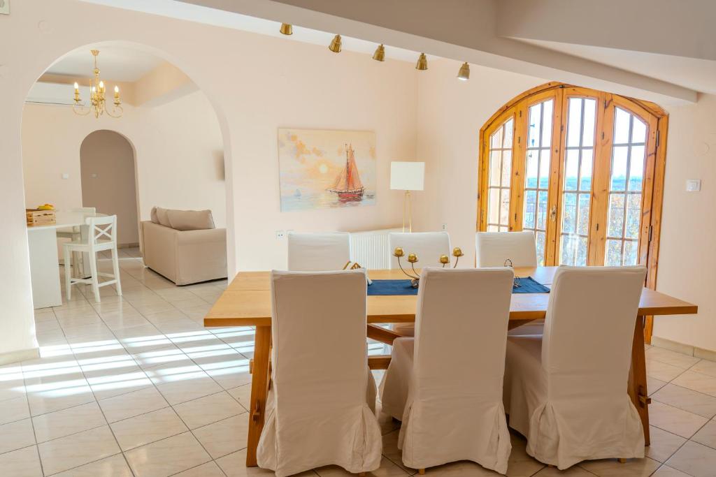 Georgina's Meteora Loft Apartment - 8