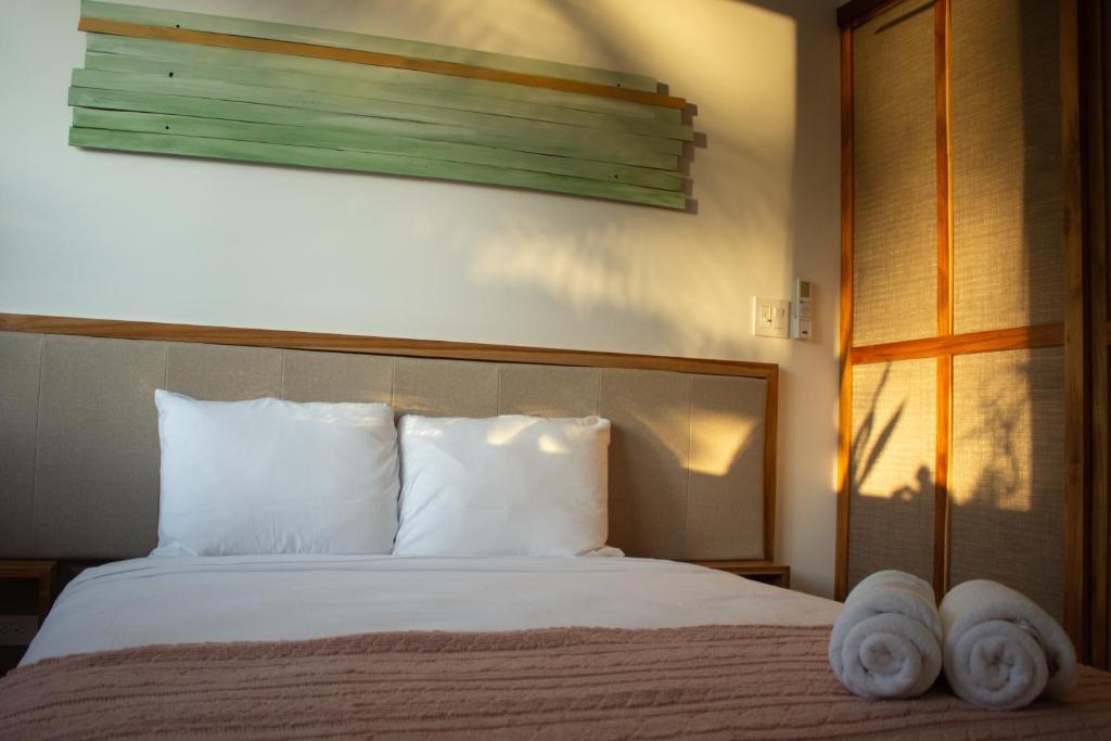 Postel nebo postele na pokoji v ubytování D'Palm Villas