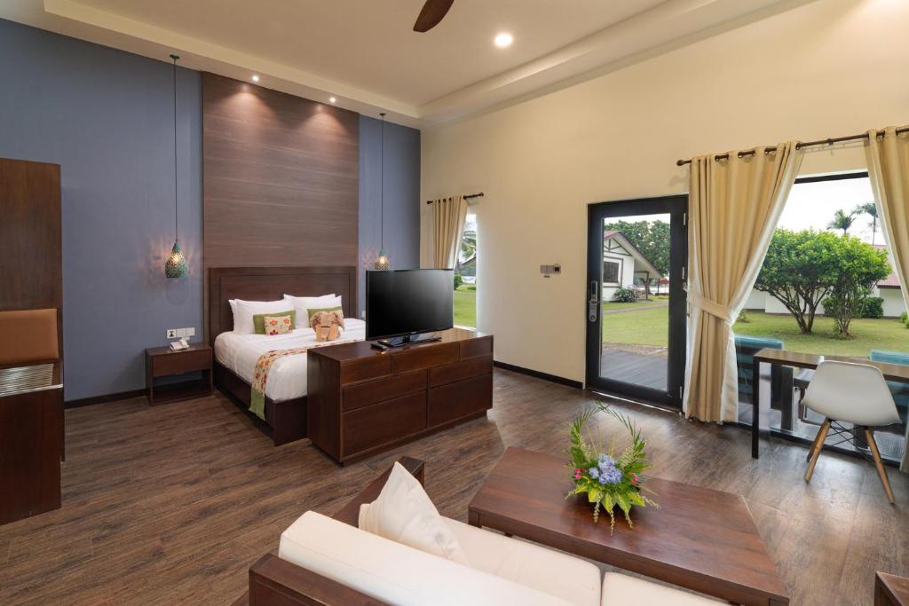 TV a/nebo společenská místnost v ubytování Mayang Sari Beach Resort