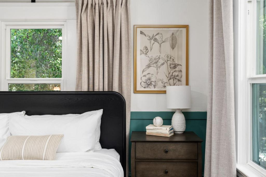 Grape Escape Inn & Suites - Reina Suite