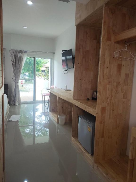 TV a/nebo společenská místnost v ubytování Yuwadee Resort
