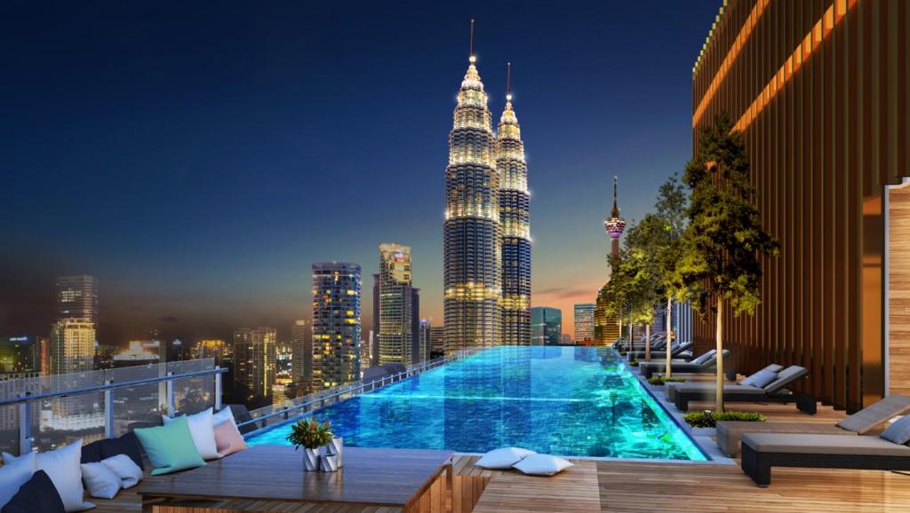 Бассейн в Royce KLCC Kuala Lumpur City Centre by Dormeo Destinations или поблизости