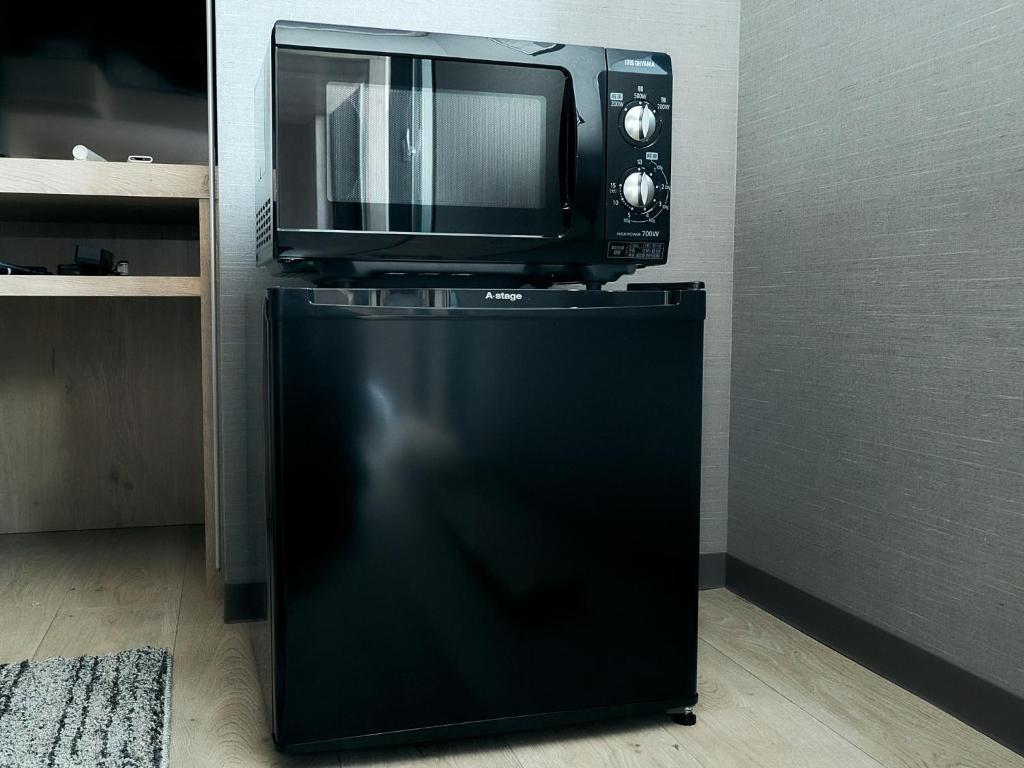 Rakuten STAY Fukuoka Yakuin Family Room的厨房或小厨房