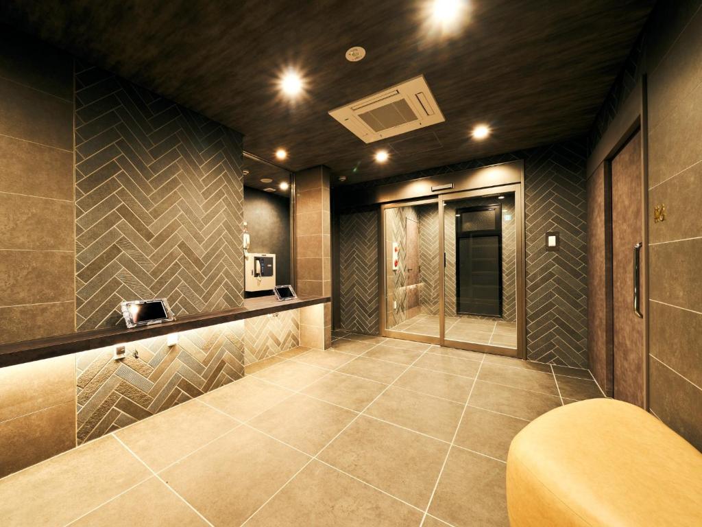 Rakuten STAY Fukuoka Yakuin Family Room的厨房或小厨房