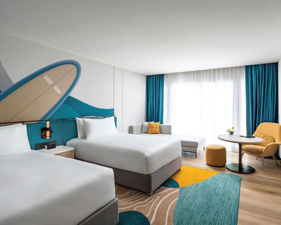 Postel nebo postele na pokoji v ubytování M Social Hotel Phuket