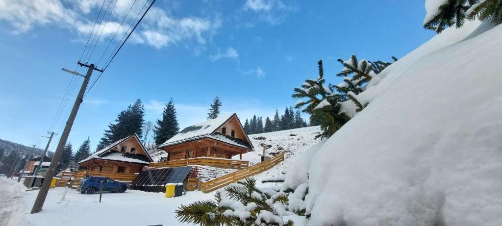 Štýlový Zrub Martina A s kúpacou Kaďou a detským ihriskom! during the winter