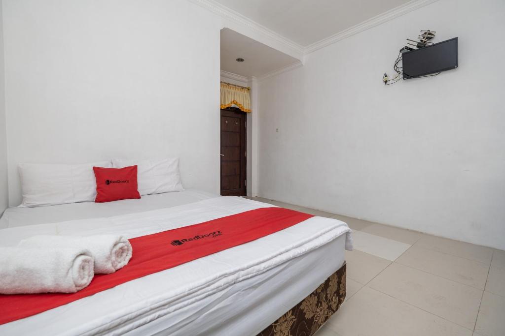 RedDoorz at Gunungsari Surabaya 2 - Standard Double Room
