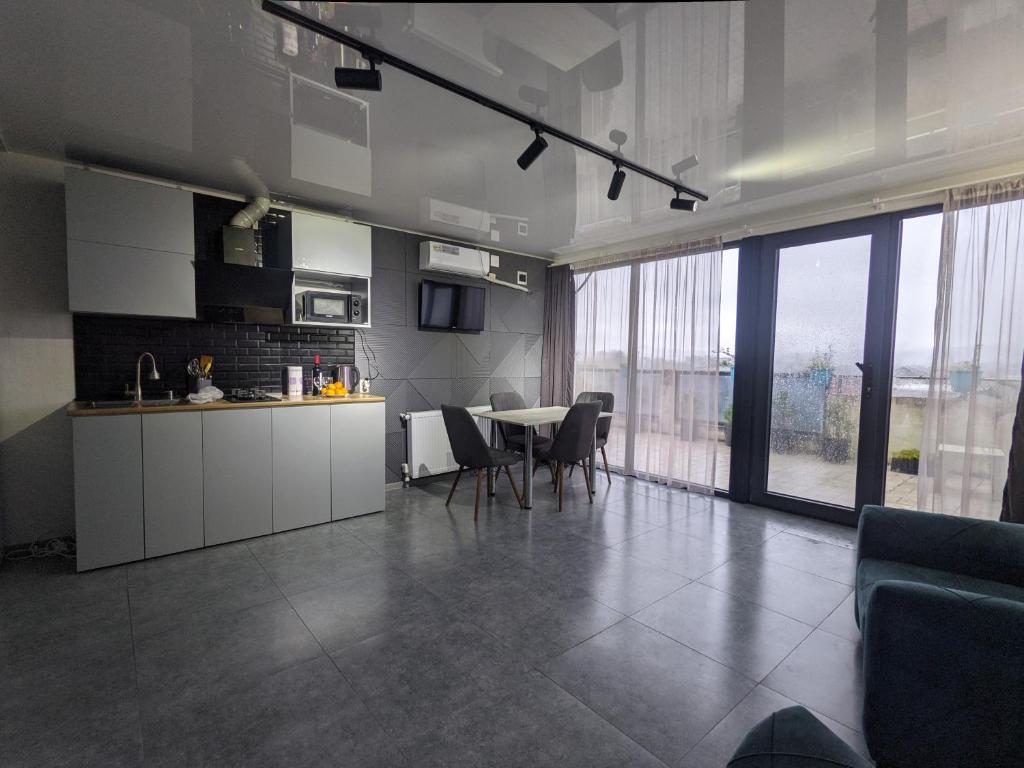 Kuchyň nebo kuchyňský kout v ubytování Tirkius House