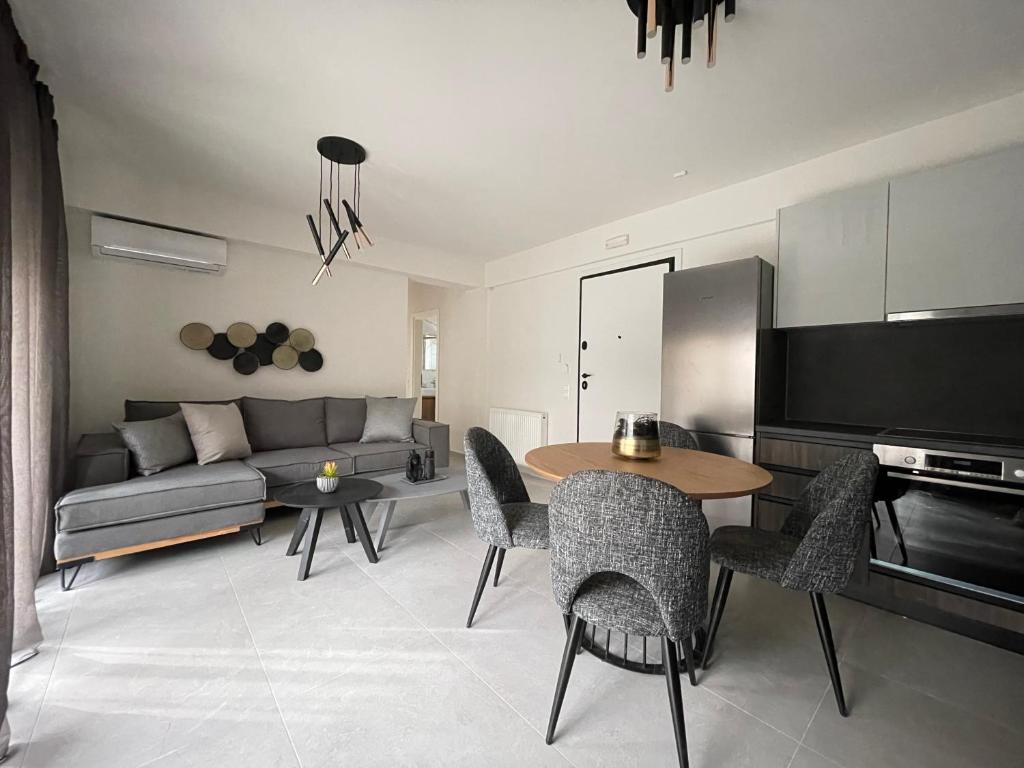 Athenean Gem near Athens Metro Mall - 4