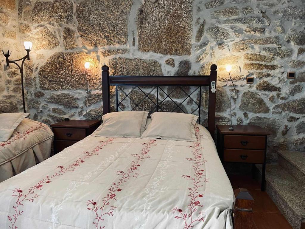 Uma cama ou camas num quarto em Quinta Do Moinho Turismo de Natureza