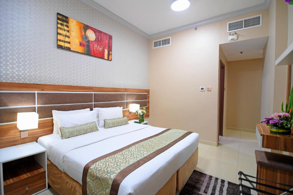a bedroom with a large bed in a room at Emirates Stars Hotel Apartments Dubai in Dubai