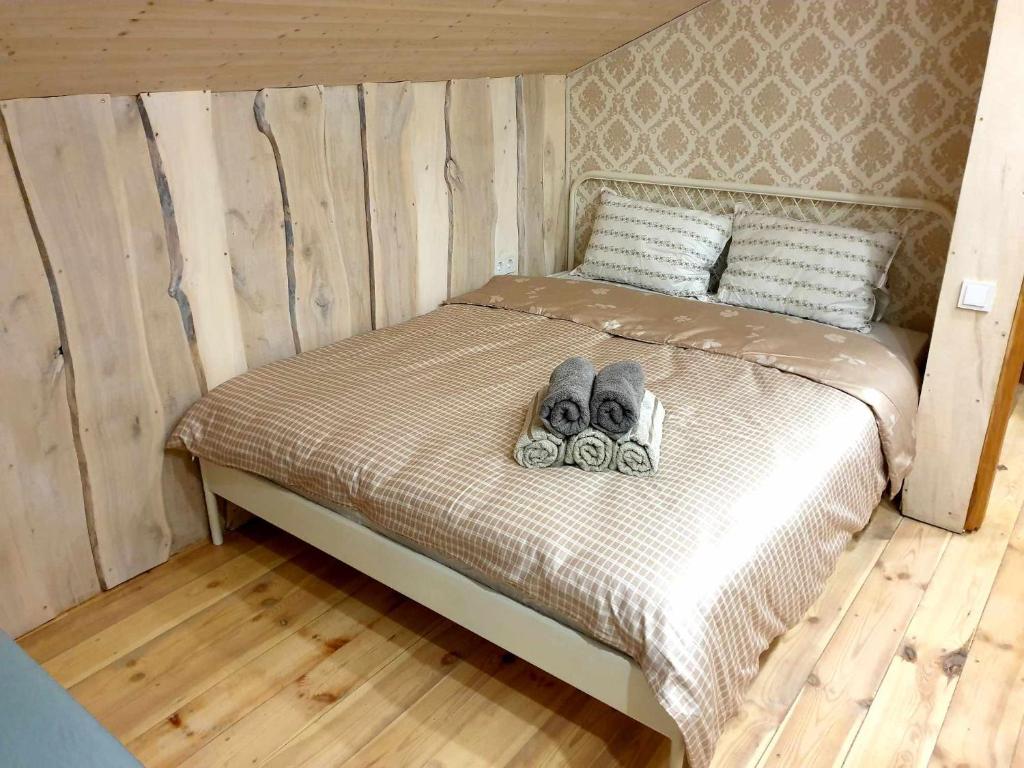 A bed or beds in a room at A&G Sodyba camp SVEČIŲ NAMELIS