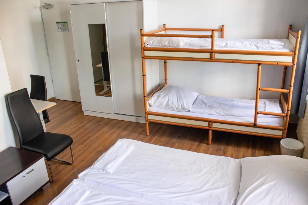 Postel nebo postele na pokoji v ubytování Metropol Hostel Berlin