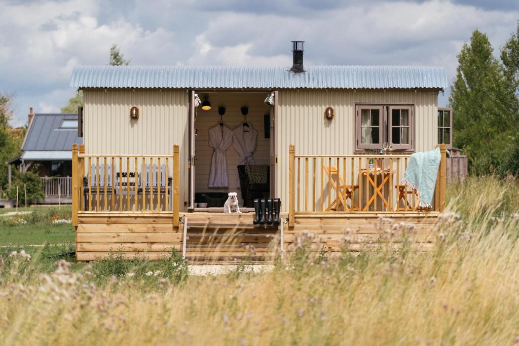 Retreat East - 