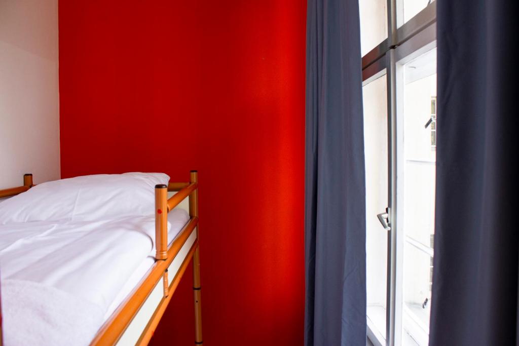 Postel nebo postele na pokoji v ubytování Metropol Hostel Berlin
