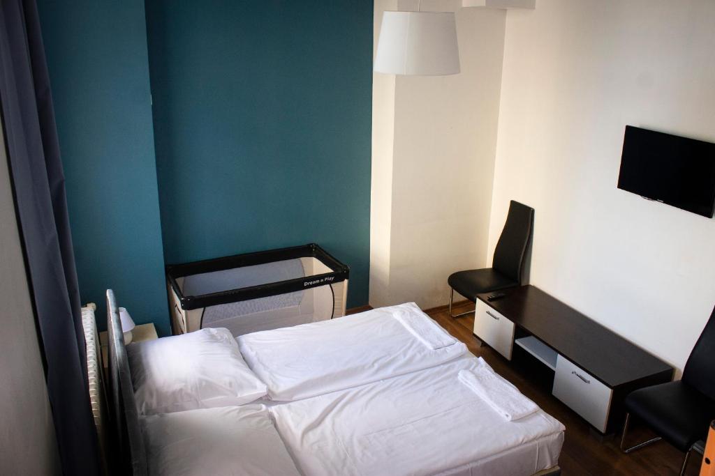 TV a/nebo společenská místnost v ubytování Metropol Hostel Berlin