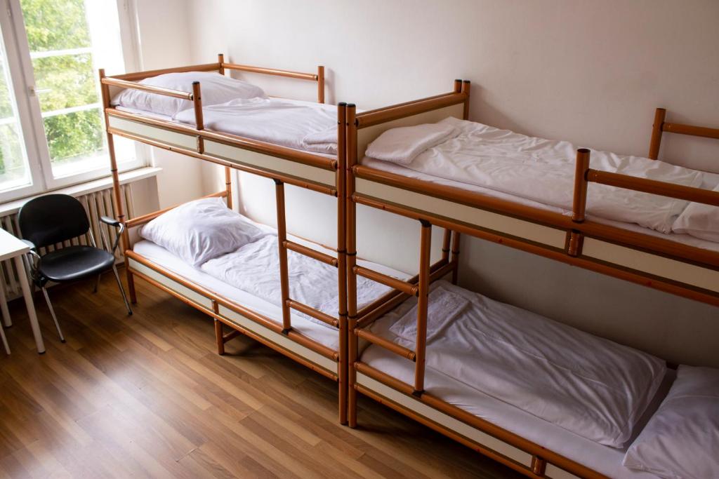 Postel nebo postele na pokoji v ubytování Metropol Hostel Berlin