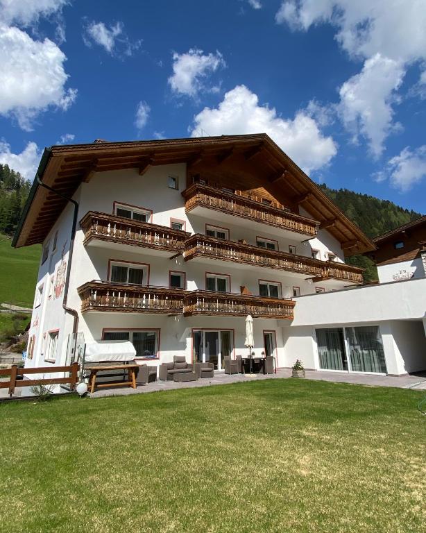 Nespecifikovaný výhled na hory nebo výhled na hory při pohledu z hotelu