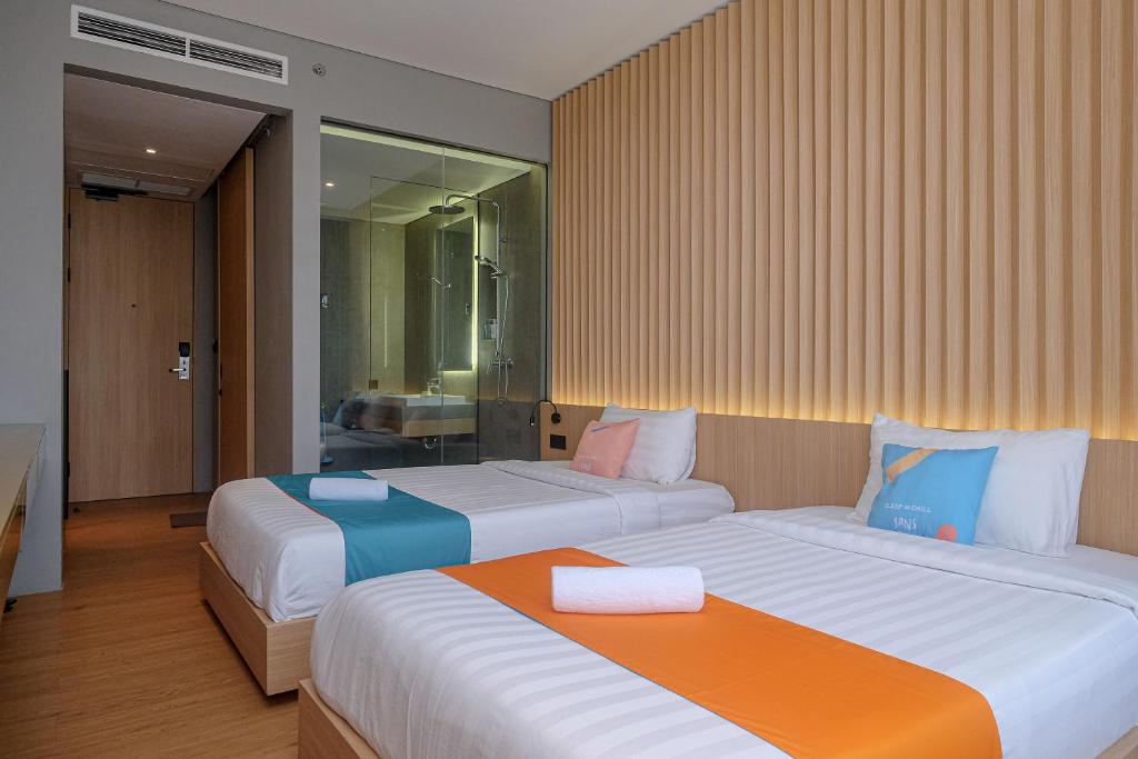 Sans Hotel RG Living Jogja by RedDoorz - Habitación Gemela De Lujo