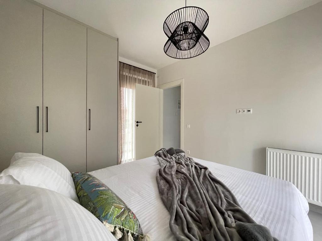 Athenean Gem near Athens Metro Mall - 8