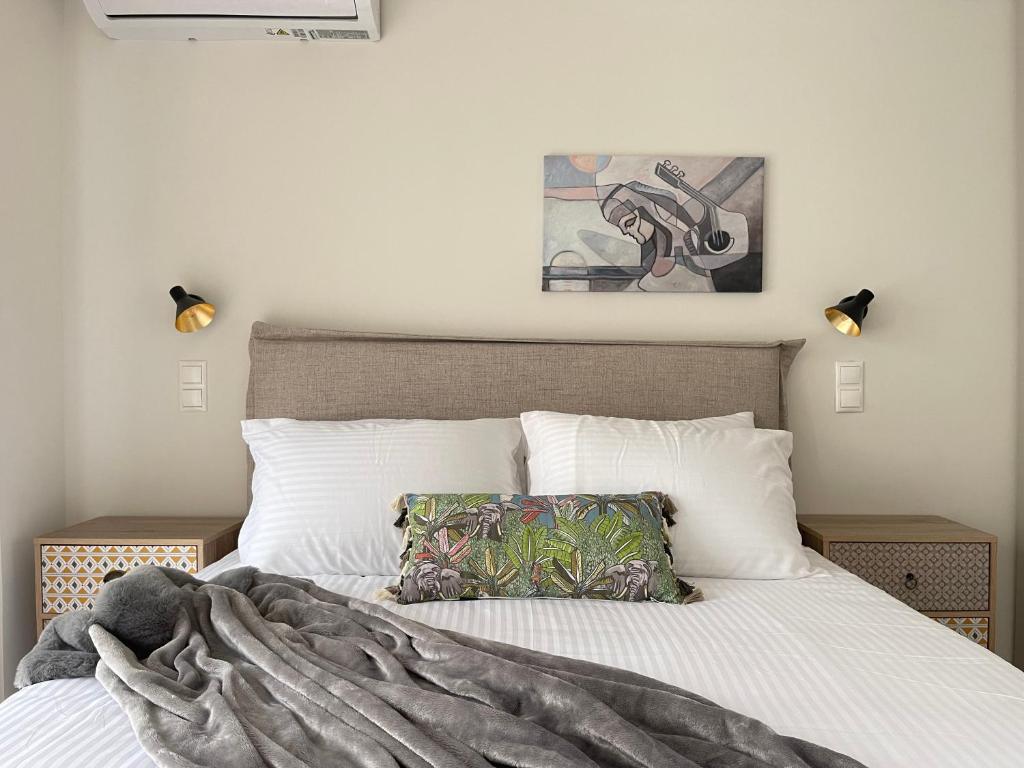 Athenean Gem near Athens Metro Mall - 9