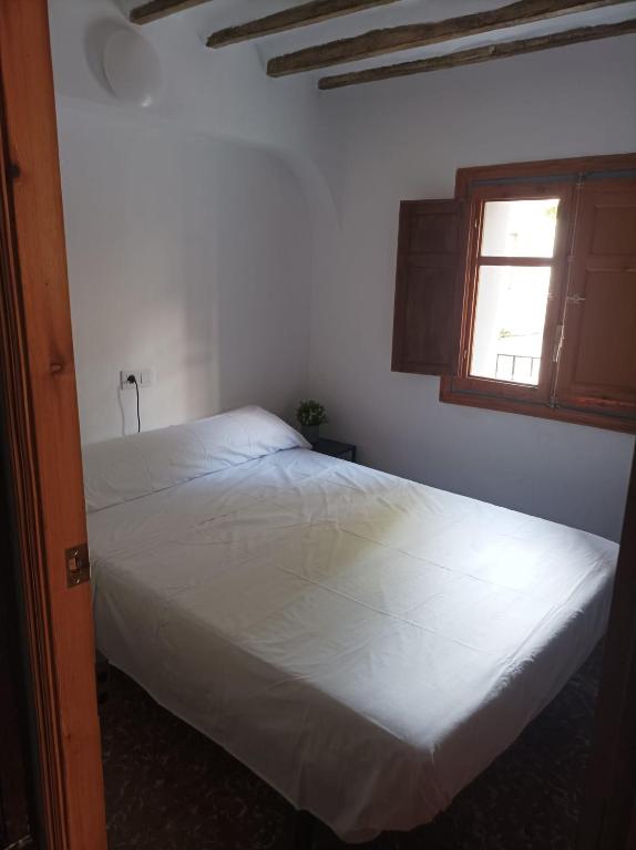 El Albergue Cirat - Habitación Doble Estándar Con Baño Compartido