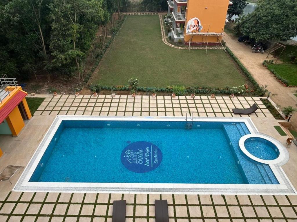 Bazén v ubytování Resort Neel Nirjan !! Best Family Couple friendly family Resort!! nebo v jeho okolí