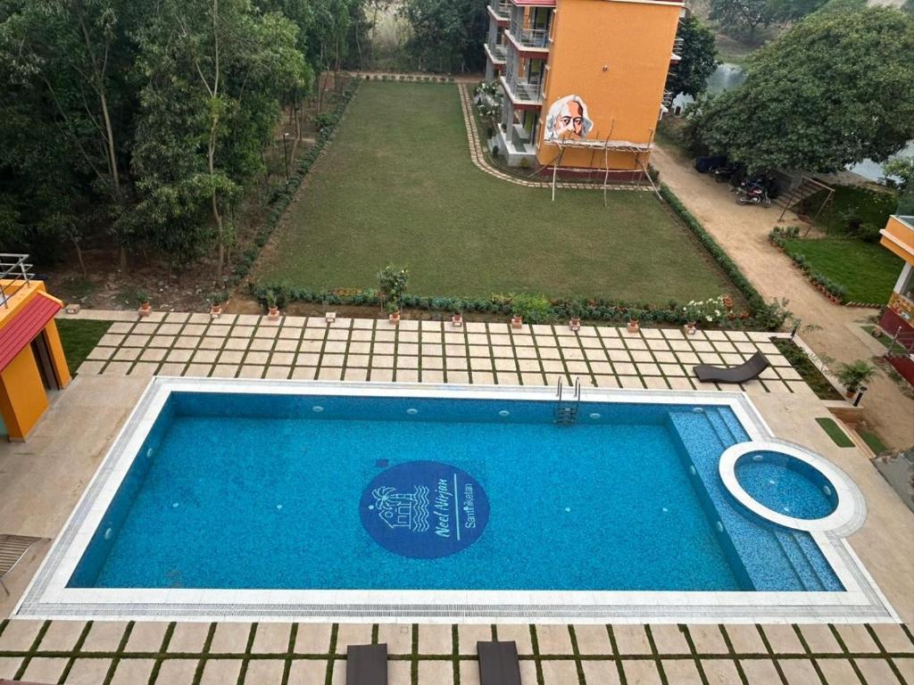 Bazén v ubytování Resort Neel Nirjan !! Best Family Couple friendly family Resort!! nebo v jeho okolí