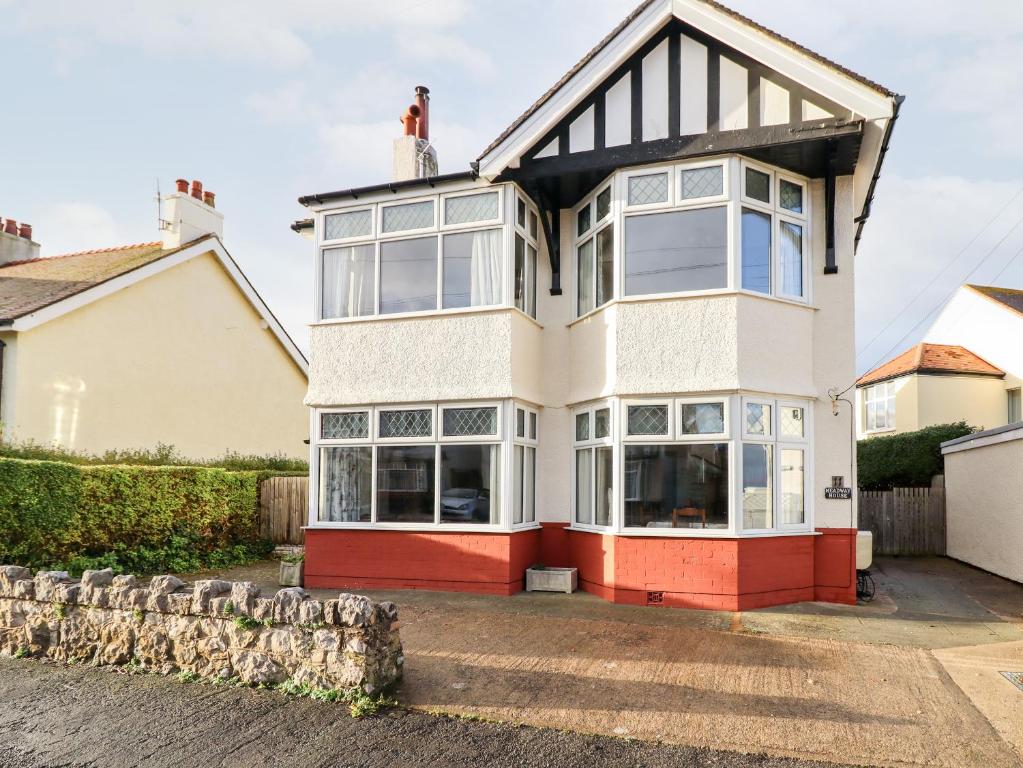 Meadway House, RhôsonSea (updated prices 2024)