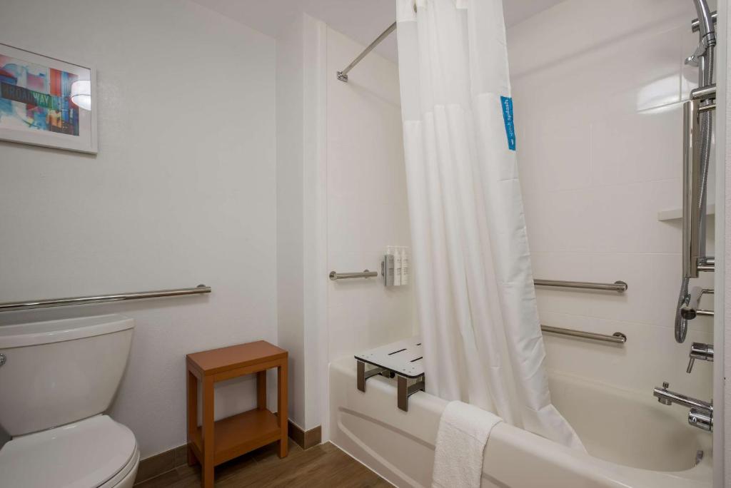 Koupelna v ubytování Hampton Inn Linden